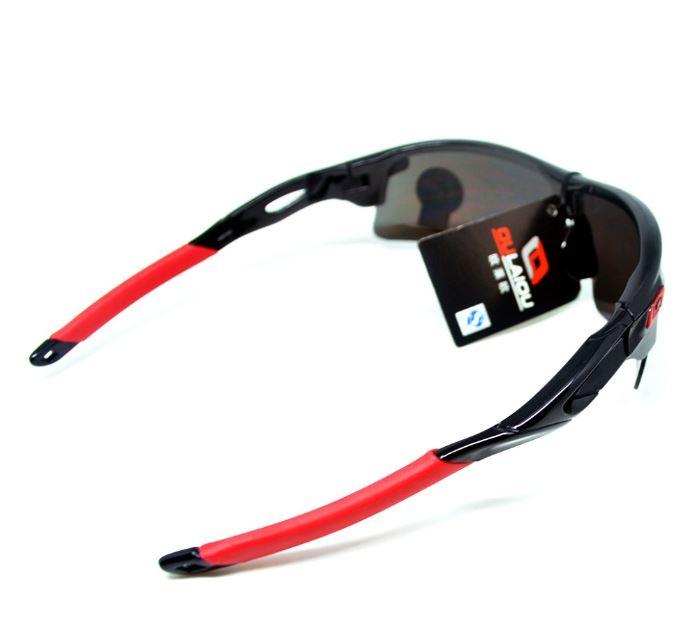 Detail lensa kacamata sepeda UV400 dengan desain sporty